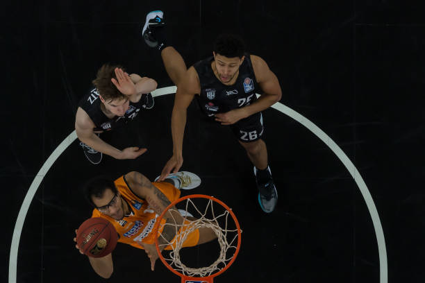 仍有评论指 仍有评论指